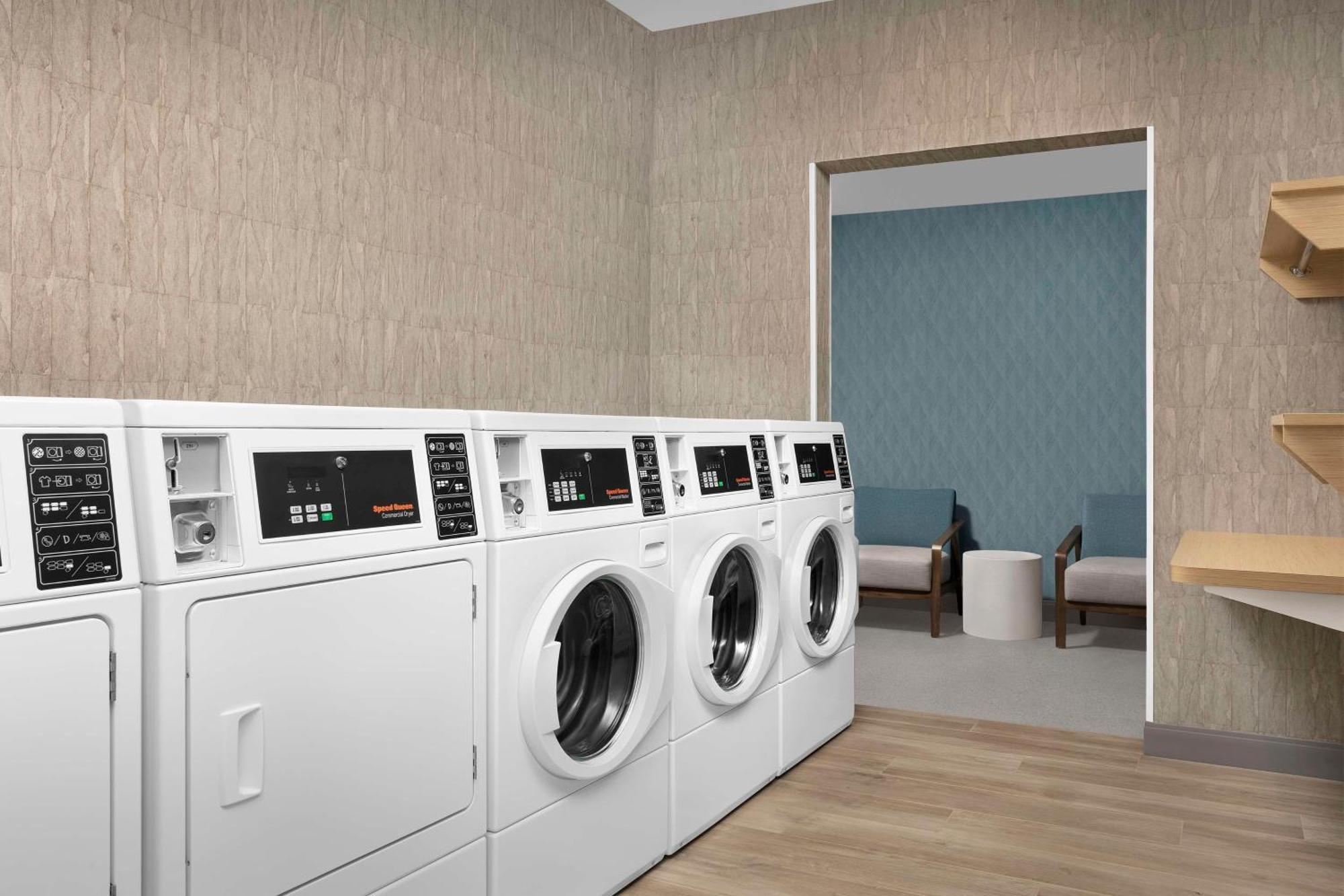Home2 Suites By Hilton フォールズ・チャーチ エクステリア 写真